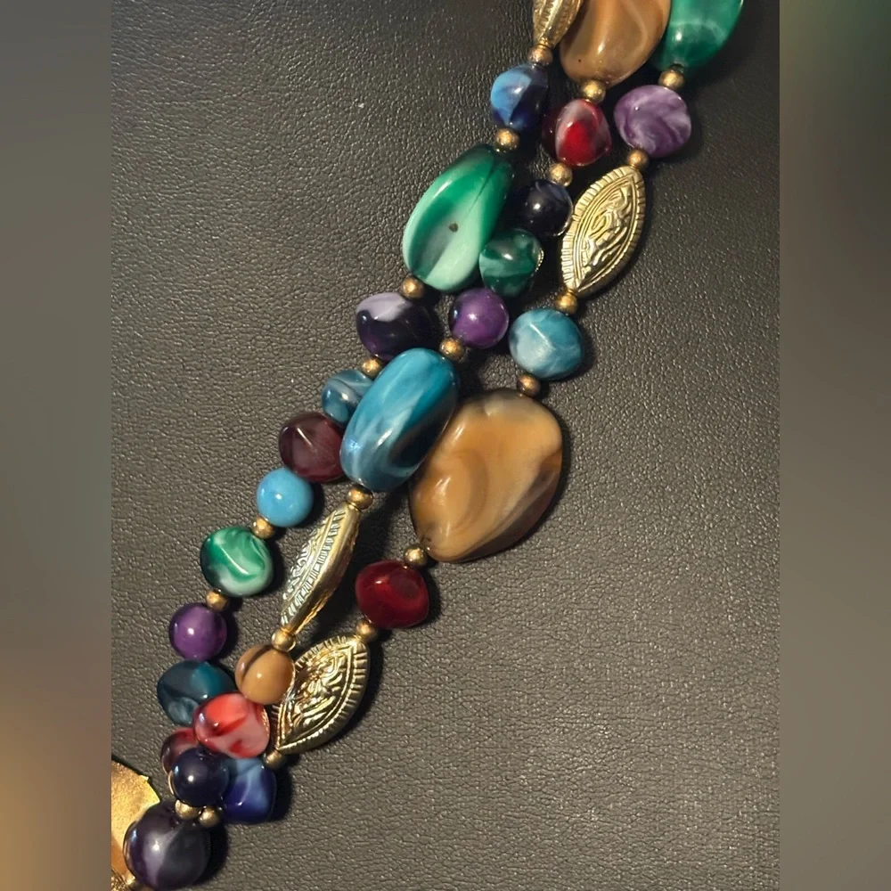 VINTAGE Genuine Lucite Statement Necklace • Gold Leaf Drop • Colorful Boho Luxe - Picture 5 of 16